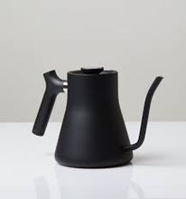 Lade das Bild in den Galerie-Viewer, Fellow Stagg Pour-Over Kettle 1 l, Matte Black